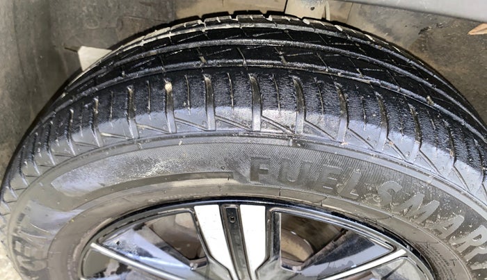 2023 Renault Kwid CLIMBER AMT 1.0, CNG, Automatic, 31,271 km, Left Front Tyre Tread