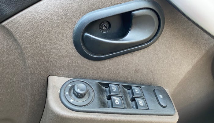 2019 Renault Duster 110 PS RXS 4X2 AMT DIESEL, Diesel, Automatic, 82,755 km, Driver Side Door Panels Control