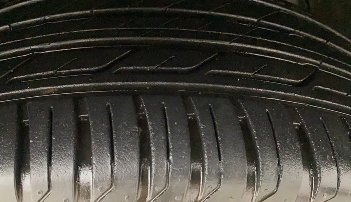 2019 Renault Duster 110 PS RXS 4X2 AMT DIESEL, Diesel, Automatic, 82,755 km, Right Front Tyre Tread