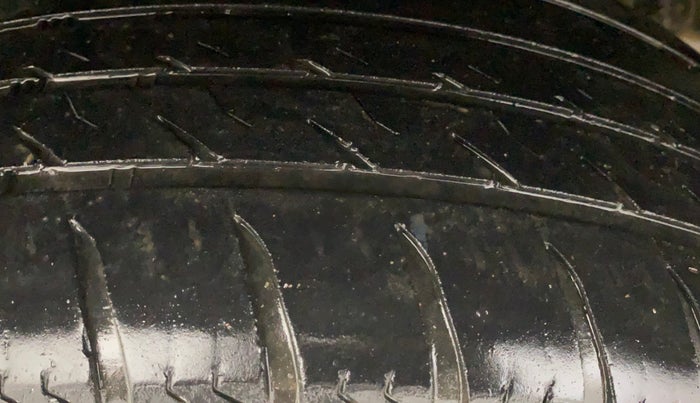 2019 Renault Duster 110 PS RXS 4X2 AMT DIESEL, Diesel, Automatic, 82,755 km, Right Rear Tyre Tread