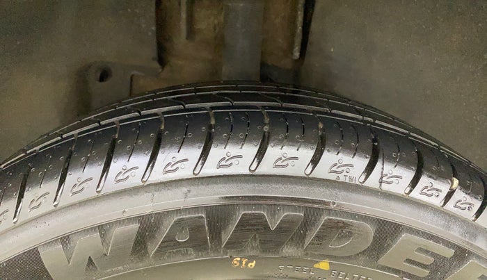 2021 Nissan Kicks XV PREMIUM TURBO 1.3 CVT, Petrol, Automatic, 68,332 km, Right Rear Tyre Tread