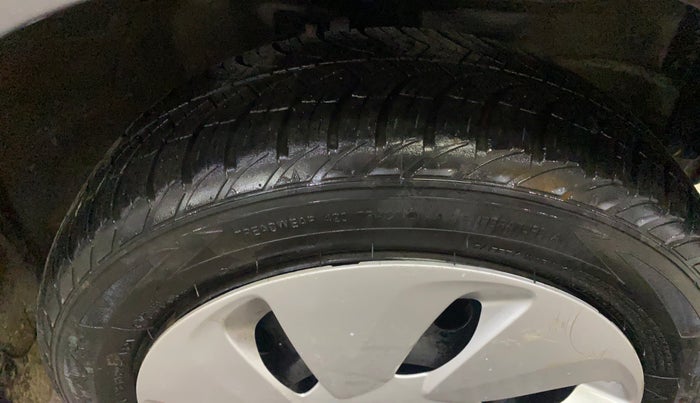 2016 Maruti Wagon R 1.0 VXI AMT, Petrol, Automatic, 71,936 km, Right Front Tyre Tread