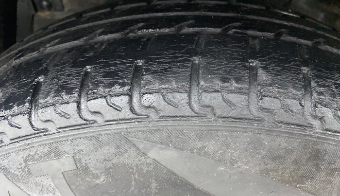 2014 Maruti Swift Dzire VDI BS IV, Diesel, Manual, 74,233 km, Left Front Tyre Tread