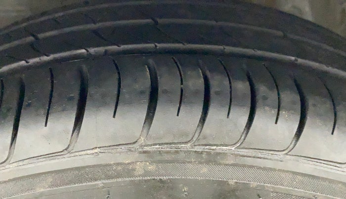 2011 Toyota Etios VX, Petrol, Manual, 69,819 km, Left Front Tyre Tread