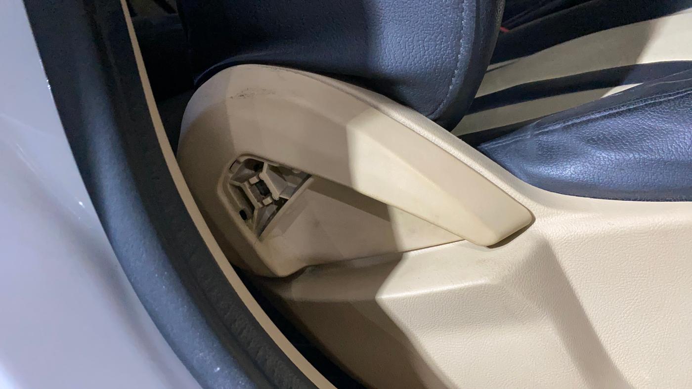 2019 Ford Figo Aspire AMBIENTE 1.2 PETROL, Petrol, Manual, 34,827 km, Driver Side Adjustment Panel