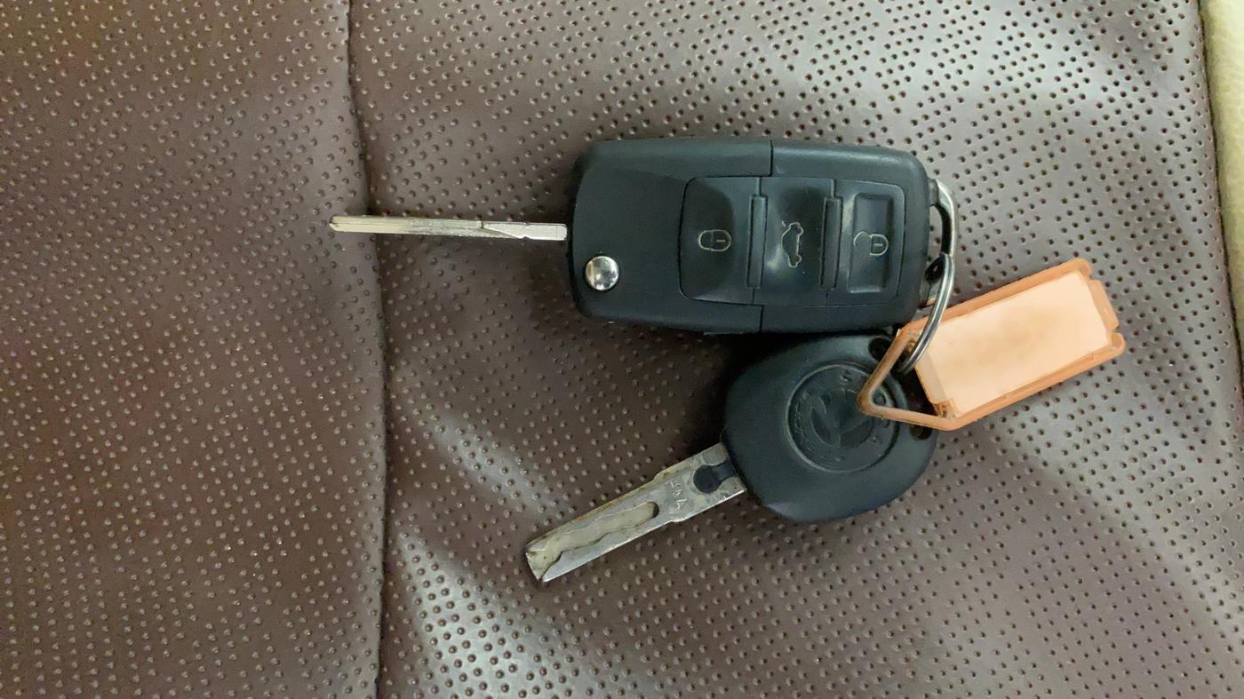 2014 Skoda Rapid ELEGANCE 1.6 TDI CR MT, Diesel, Manual, 88,423 km, Key Close Up