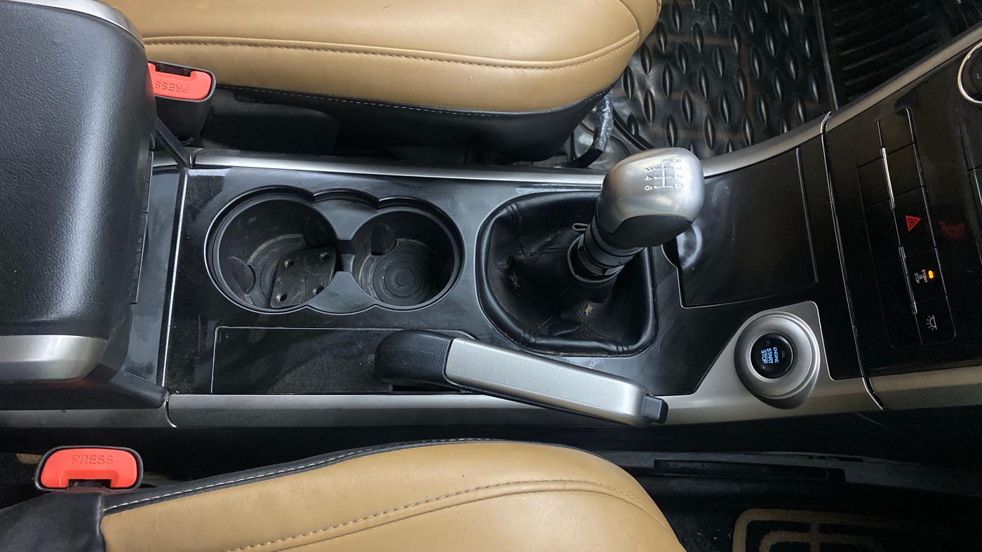 2020 Mahindra XUV500 W7, Diesel, Manual, 44,835 km, Gear Lever