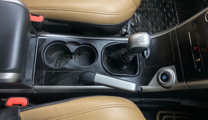 2020 Mahindra XUV500 W7, Diesel, Manual, 44,835 km, Gear Lever