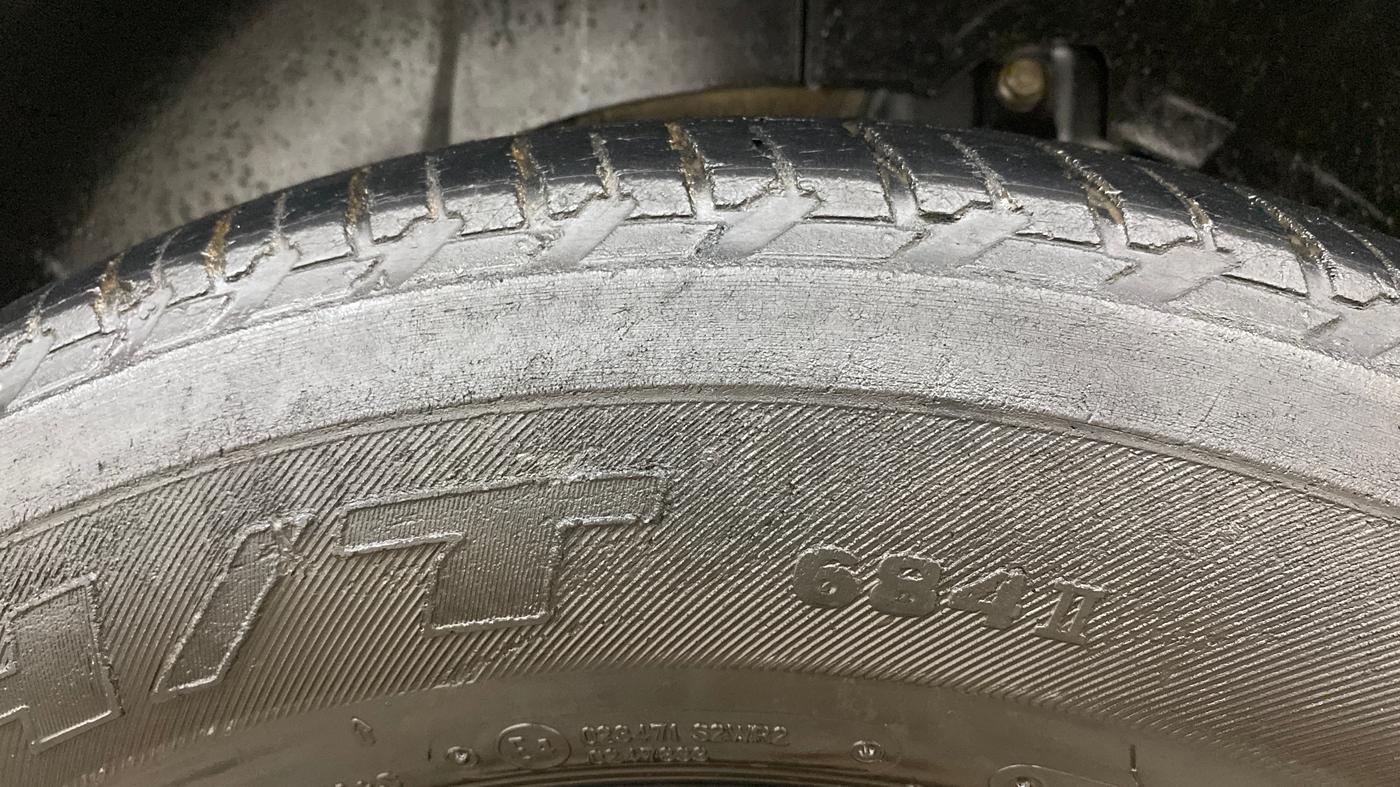 2020 Mahindra XUV500 W7, Diesel, Manual, 44,835 km, Left Rear Tyre Tread