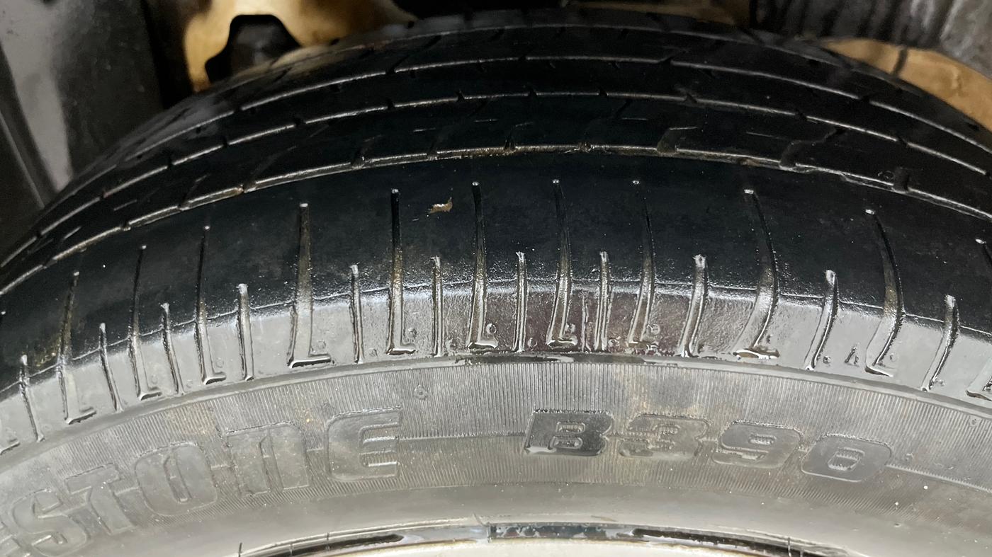 2021 Mahindra XUV300 W6 1.5 DIESEL AMT, Diesel, Automatic, 1,01,186 km, Left Rear Tyre Tread