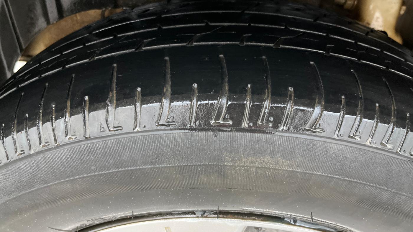2021 Mahindra XUV300 W6 1.5 DIESEL AMT, Diesel, Automatic, 1,01,186 km, Right Rear Tyre Tread