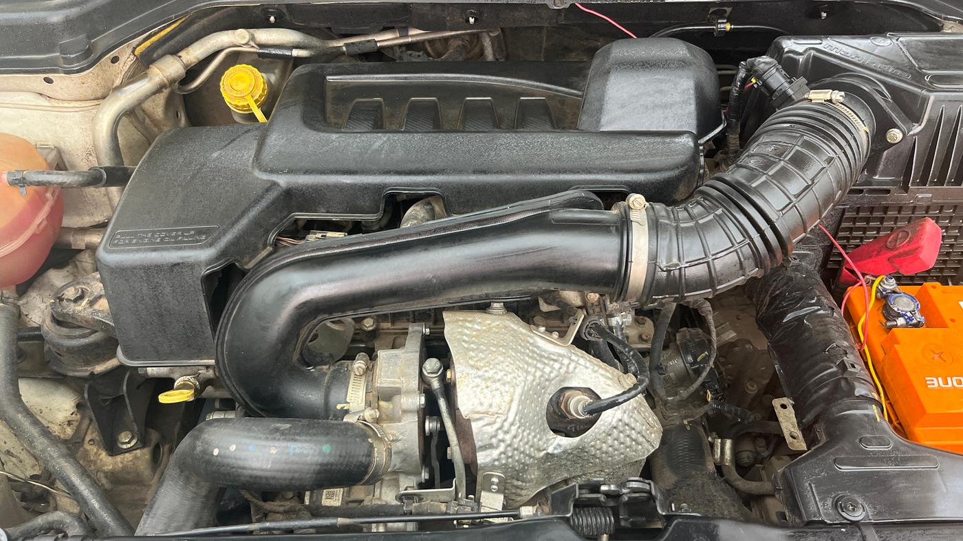 2021 Mahindra XUV300 W6 1.5 DIESEL AMT, Diesel, Automatic, 1,01,186 km, Engine View