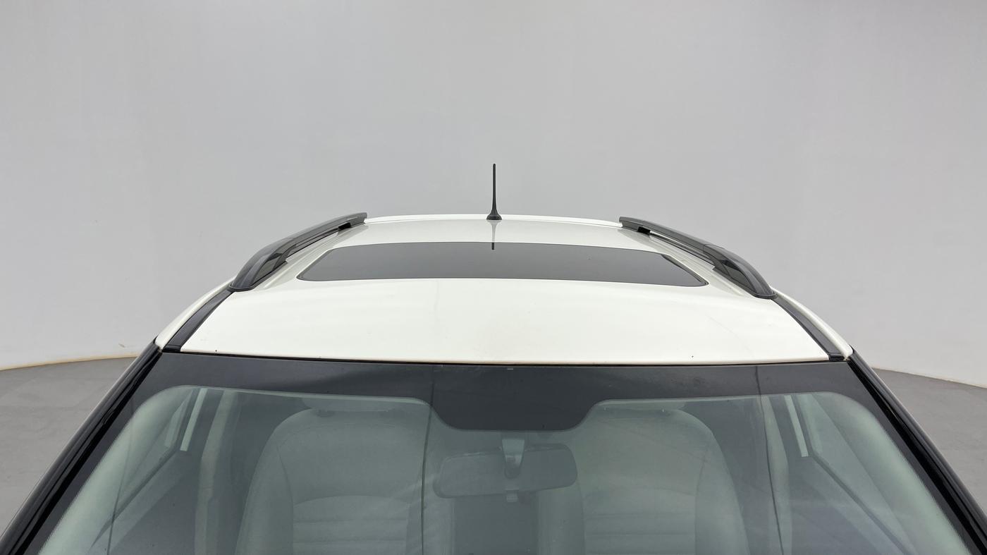 2021 Mahindra XUV300 W6 1.5 DIESEL AMT, Diesel, Automatic, 1,01,186 km, Moonroof/ Sunroof