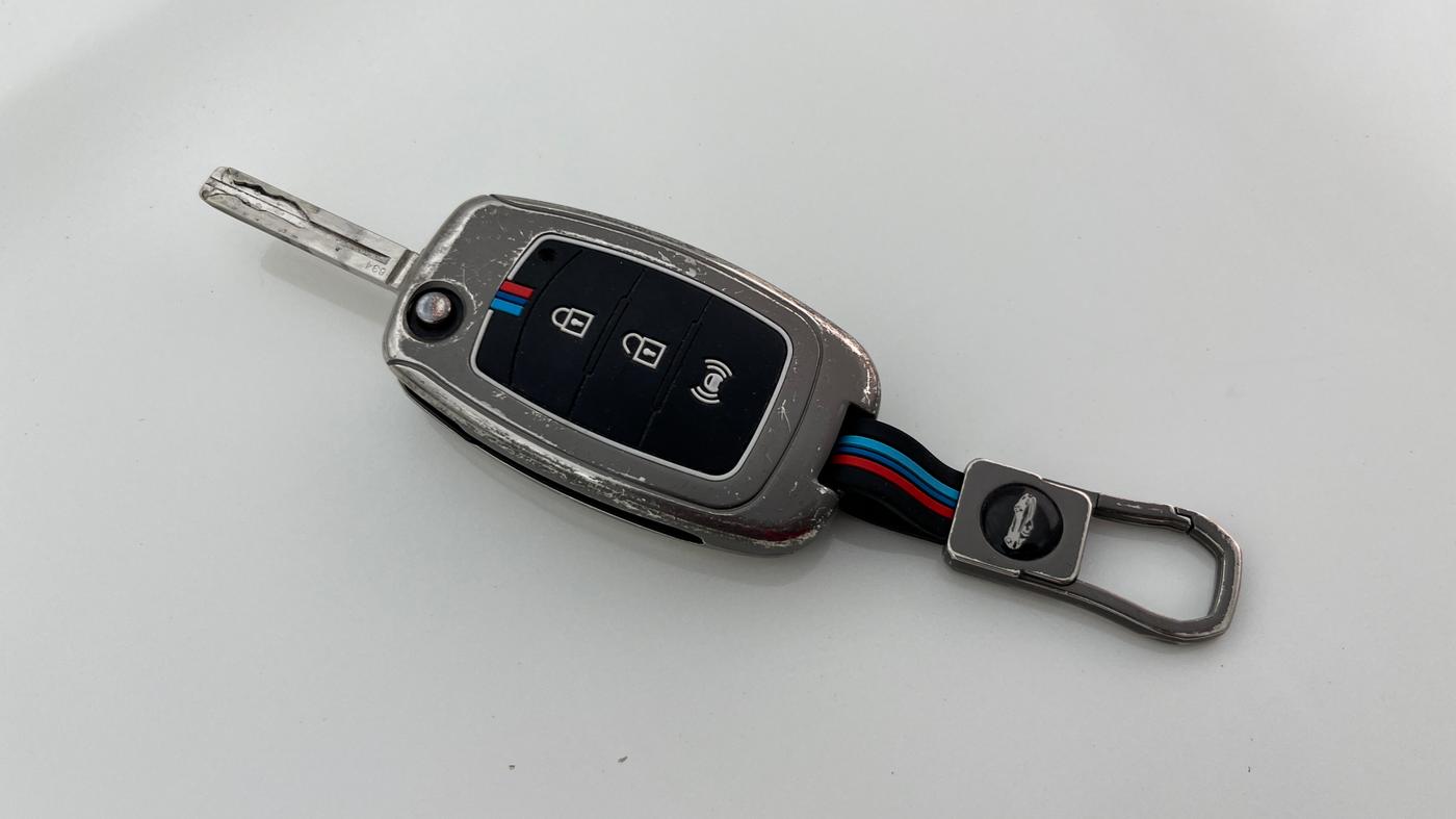 2021 Mahindra XUV300 W6 1.5 DIESEL AMT, Diesel, Automatic, 1,01,186 km, Key Close Up
