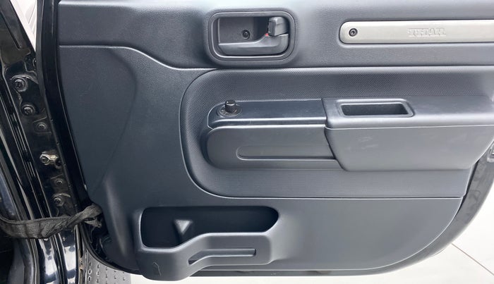 2020 Mahindra Thar LX HARD TOP 4WD MT, Diesel, Manual, 30,134 km, Driver Side Door Panels Control