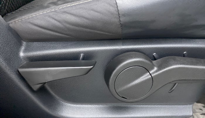 2020 Mahindra Thar LX HARD TOP 4WD MT, Diesel, Manual, 30,134 km, Driver Side Adjustment Panel