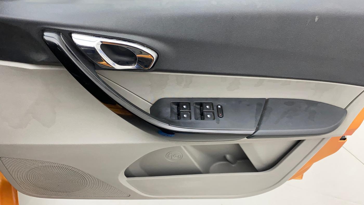 2016 Tata Tiago XZ PETROL, Petrol, Manual, 64,722 km, Driver Side Door Panels Control