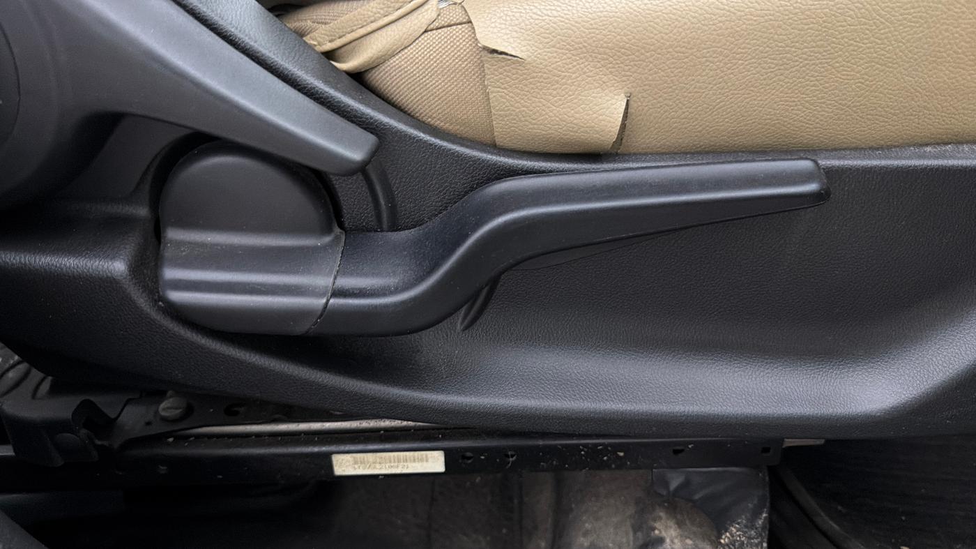 2022 Honda Amaze 1.2L I-VTEC VX, Petrol, Manual, 39,290 km, Driver Side Adjustment Panel