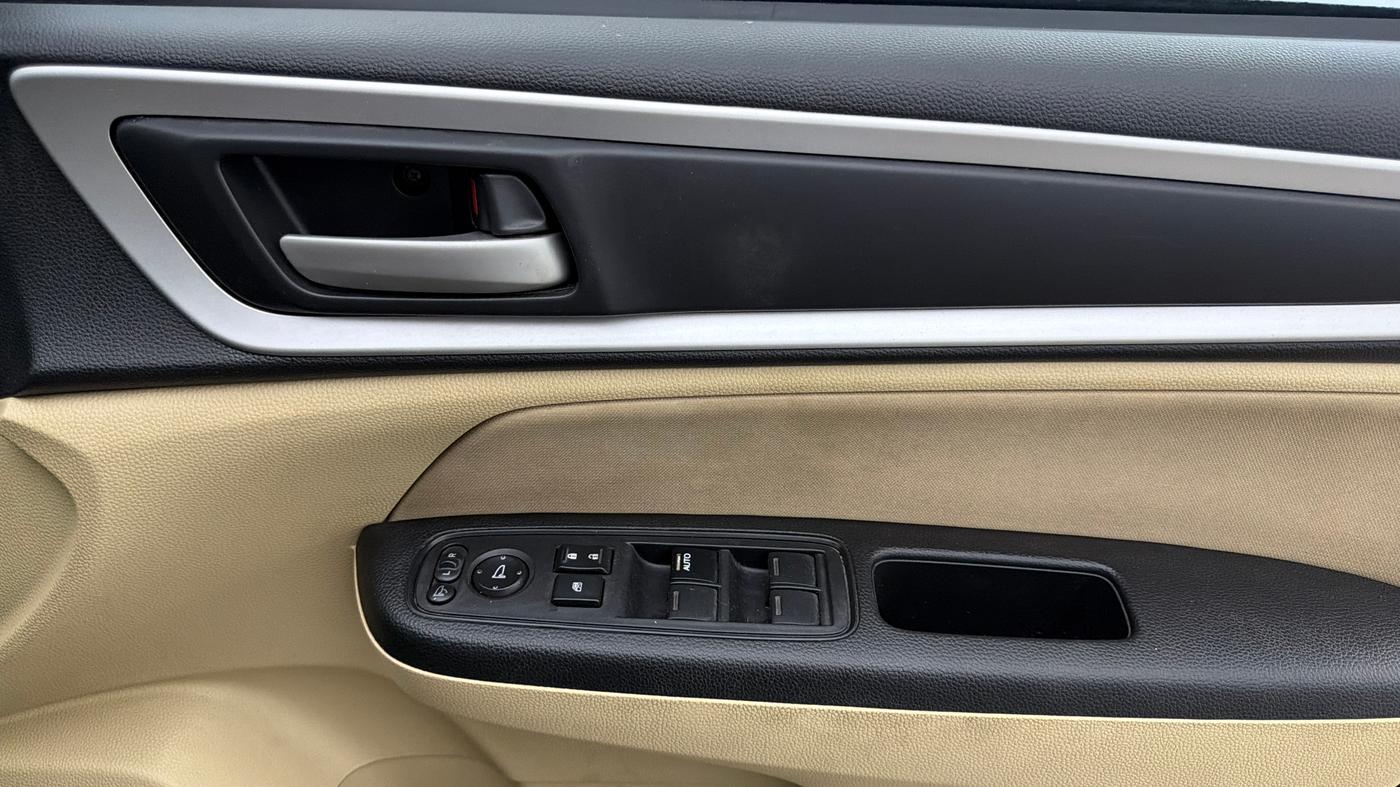 2022 Honda Amaze 1.2L I-VTEC VX, Petrol, Manual, 39,290 km, Driver Side Door Panels Control