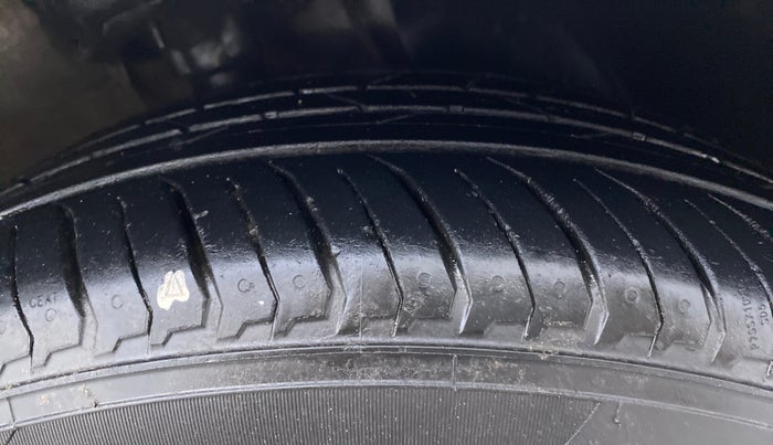 2020 Hyundai NEW I20 SPORTZ 1.5 MT, Diesel, Manual, 46,294 km, Right Front Tyre Tread