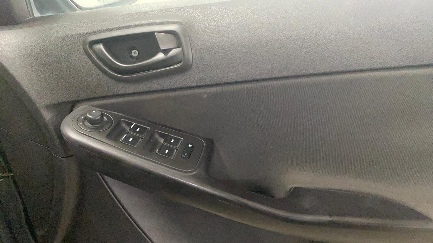 2016 Tata Zest XM PETROL, Petrol, Manual, 36,150 km, Driver Side Door Panels Control