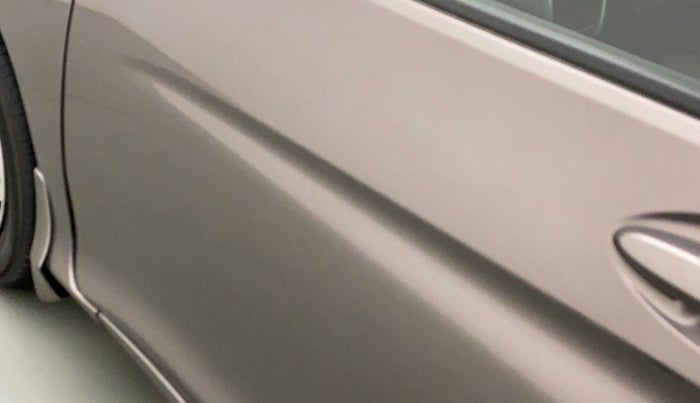 2015 Honda City 1.5L I-VTEC SV, CNG, Manual, 67,085 km, Front passenger door - Minor scratches