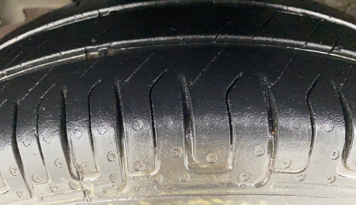 2016 Renault Kwid RXT 0.8, Petrol, Manual, 47,230 km, Left Front Tyre Tread