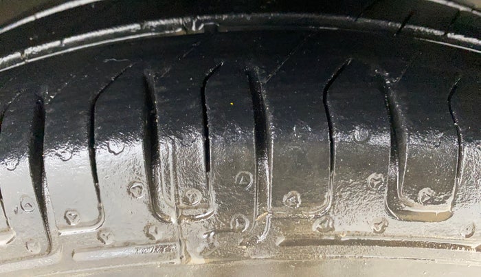 2016 Renault Kwid RXT 0.8, Petrol, Manual, 47,230 km, Right Front Tyre Tread