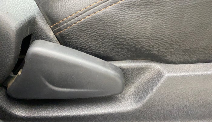 2016 Renault Kwid RXT 0.8, Petrol, Manual, 47,230 km, Driver Side Adjustment Panel