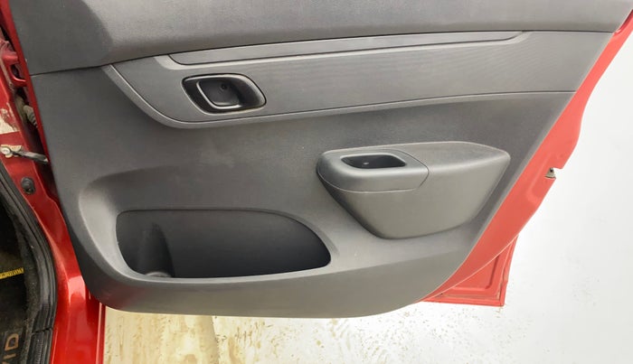 2016 Renault Kwid RXT 0.8, Petrol, Manual, 47,230 km, Driver Side Door Panels Control