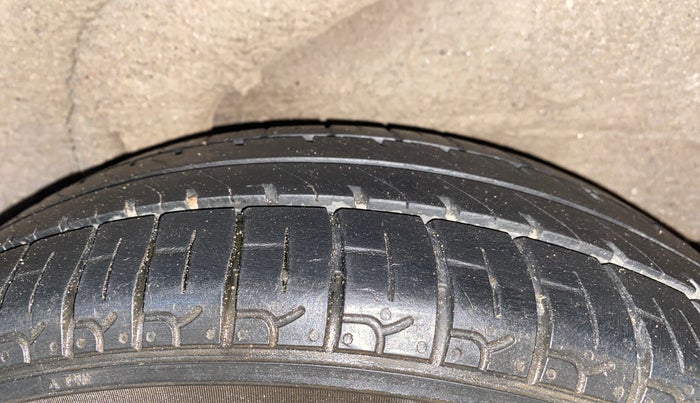 2013 Hyundai i10 MAGNA 1.2, Petrol, Manual, 61,124 km, Left Rear Tyre Tread
