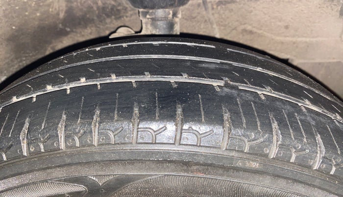 2013 Hyundai i10 MAGNA 1.2, Petrol, Manual, 61,124 km, Right Front Tyre Tread