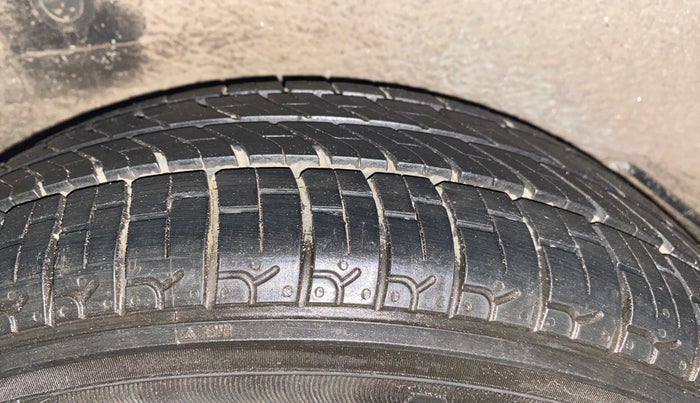 2013 Hyundai i10 MAGNA 1.2, Petrol, Manual, 61,124 km, Right Rear Tyre Tread