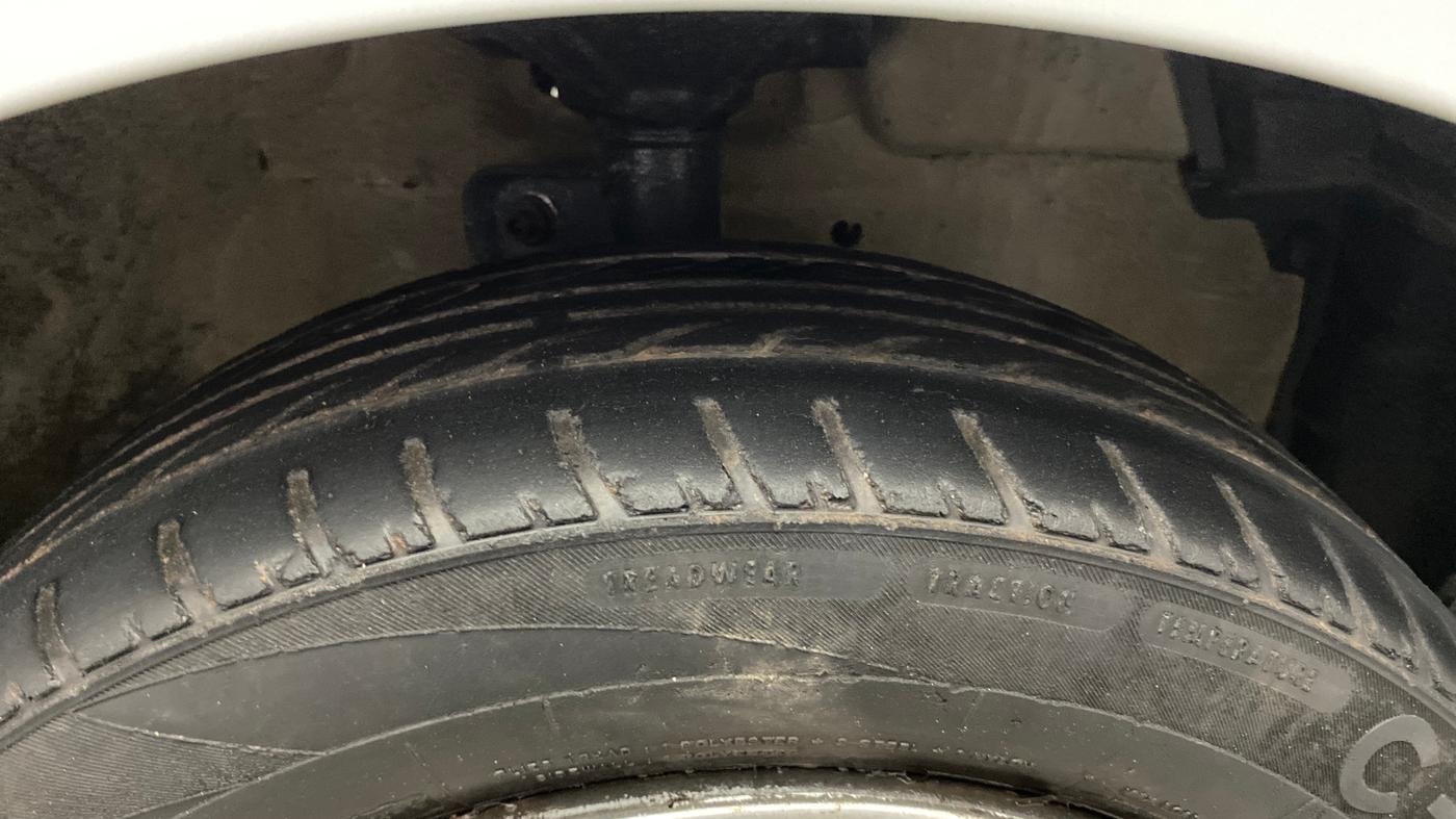 2015 Maruti Celerio VXI, Petrol, Manual, 76,041 km, Right Front Tyre Tread