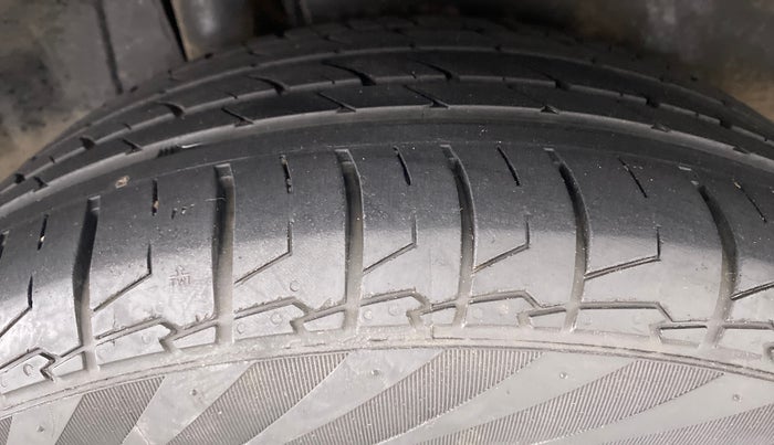 2018 Maruti S Cross SIGMA SHVS, Diesel, Manual, 40,185 km, Right Rear Tyre Tread