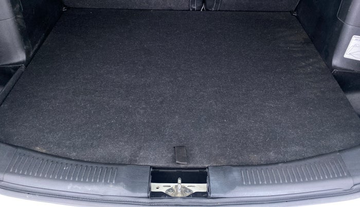 2018 Maruti S Cross SIGMA SHVS, Diesel, Manual, 40,185 km, Boot Inside