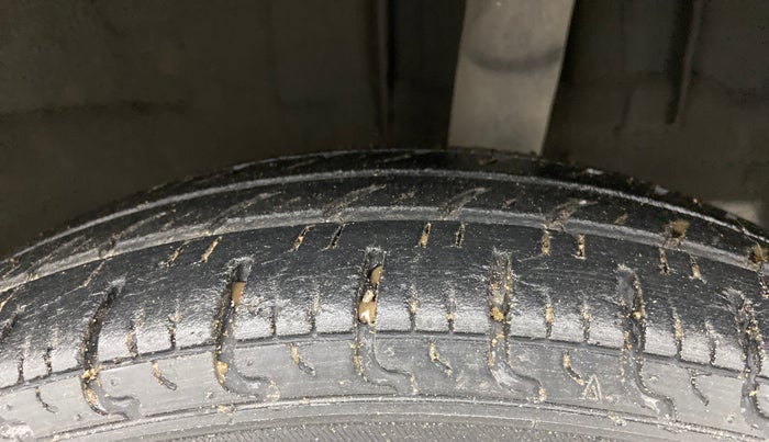 2016 Renault Kwid RXT 1.0, Petrol, Manual, 25,384 km, Left Rear Tyre Tread