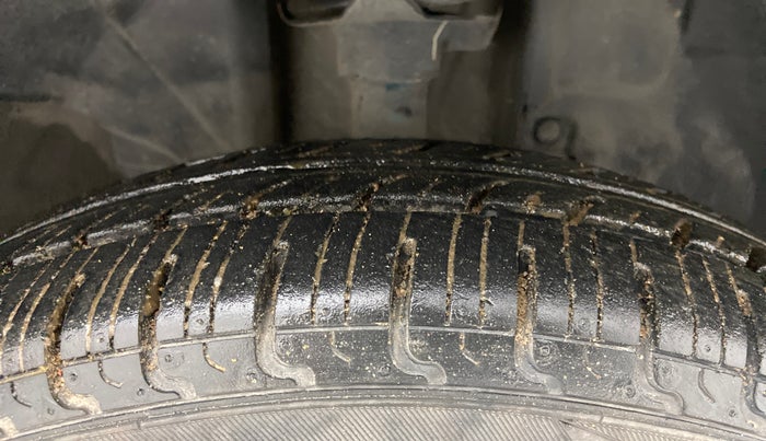 2016 Renault Kwid RXT 1.0, Petrol, Manual, 25,384 km, Right Front Tyre Tread