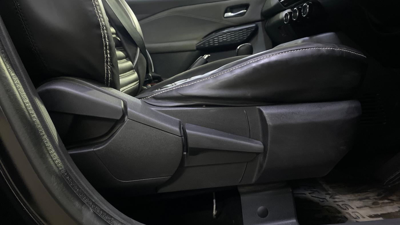 2025 Nissan MAGNITE N-Connecta B4D 1.0 Petrol AMT, Petrol, Automatic, 10,645 km, Driver Side Adjustment Panel