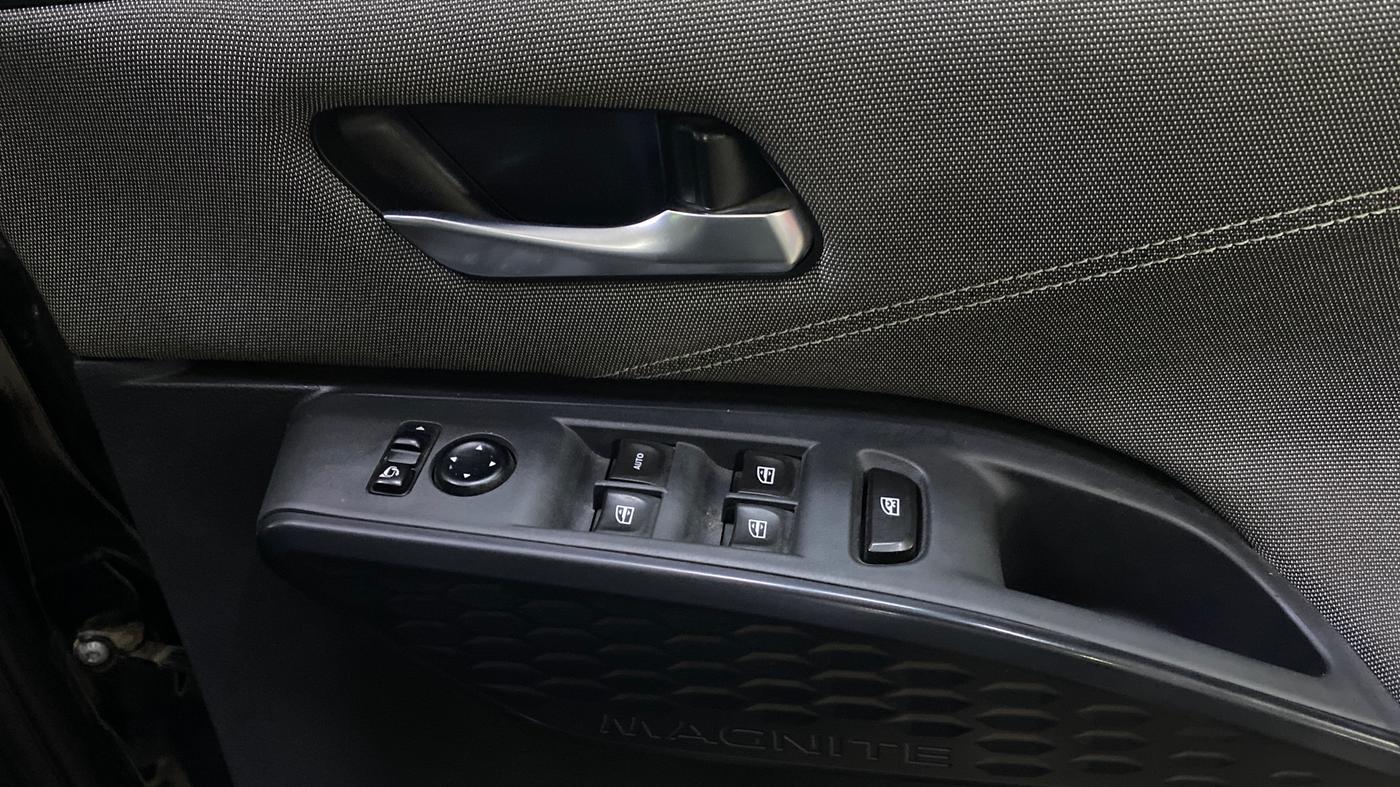 2025 Nissan MAGNITE N-Connecta B4D 1.0 Petrol AMT, Petrol, Automatic, 10,645 km, Driver Side Door Panels Control