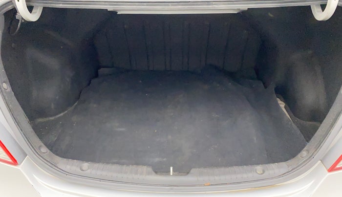 2012 Hyundai Verna FLUIDIC 1.4 VTVT, Petrol, Manual, 62,891 km, Boot Inside