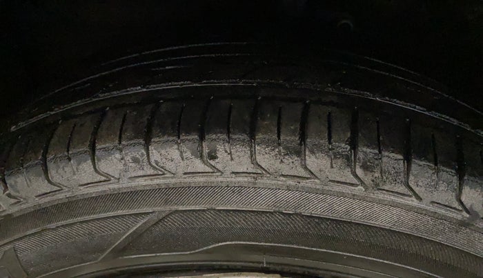 2018 Maruti Celerio VXI CNG, CNG, Manual, 79,594 km, Left Front Tyre Tread