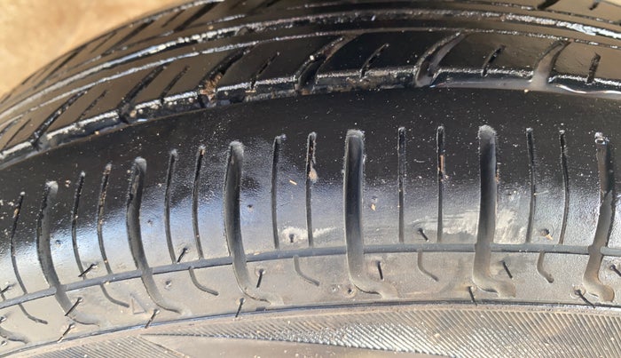 2021 Maruti Alto LXI CNG, CNG, Manual, 74,348 km, Right Front Tyre Tread