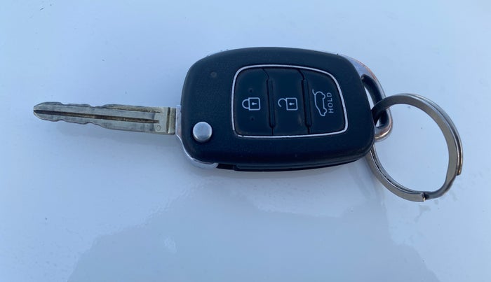 2021 Hyundai VENUE SX 1.0 TURBO IMT, Petrol, Manual, 67,332 km, Key Close Up