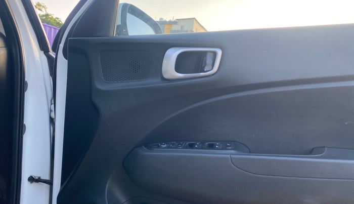 2021 Hyundai VENUE SX 1.0 TURBO IMT, Petrol, Manual, 67,332 km, Driver Side Door Panels Control