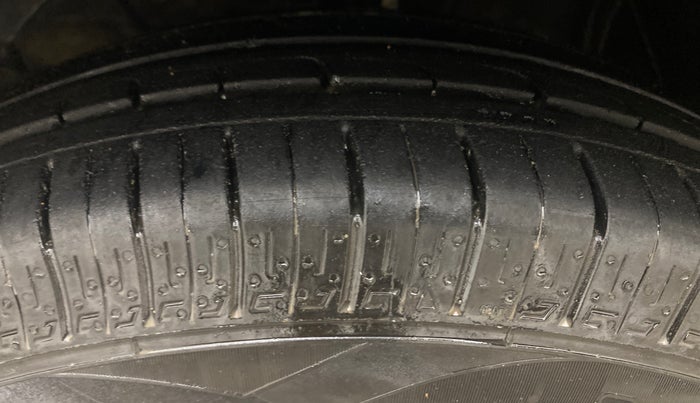 2021 Maruti Swift VXI, Petrol, Manual, 1,16,538 km, Left Front Tyre Tread