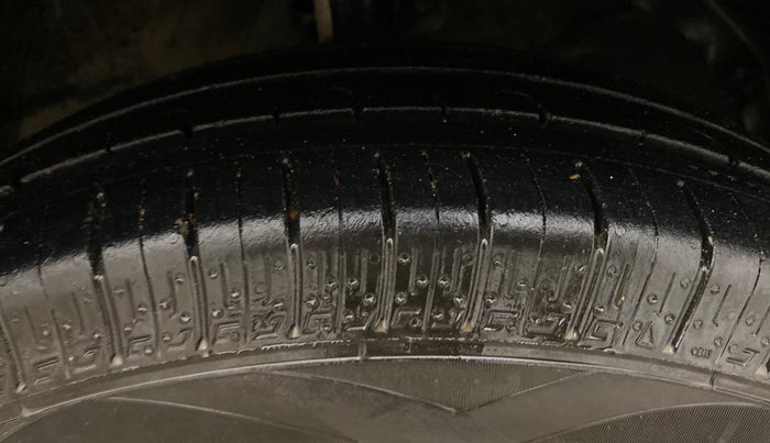 2021 Maruti Swift VXI, Petrol, Manual, 1,16,538 km, Right Front Tyre Tread