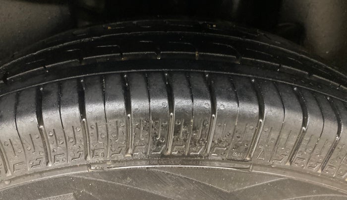 2021 Maruti Swift VXI, Petrol, Manual, 1,16,538 km, Left Rear Tyre Tread