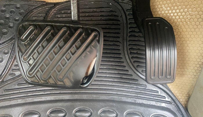 2014 Nissan Micra XV CVT, Petrol, Automatic, 1,02,505 km, Pedals