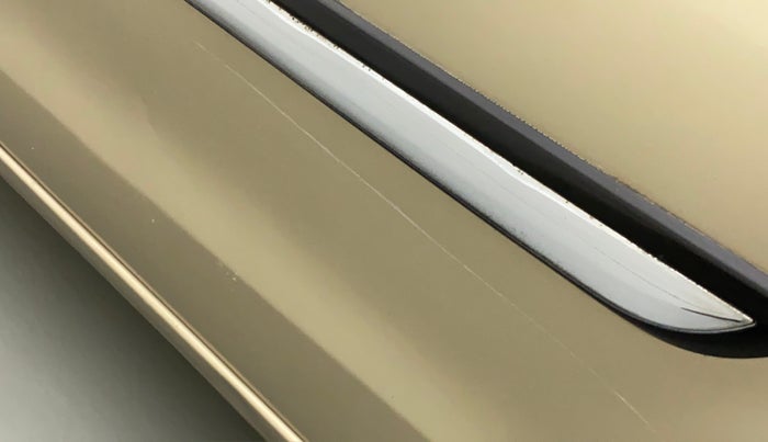2017 Maruti Ertiga VXI CNG, CNG, Manual, 85,889 km, Rear left door - Minor scratches